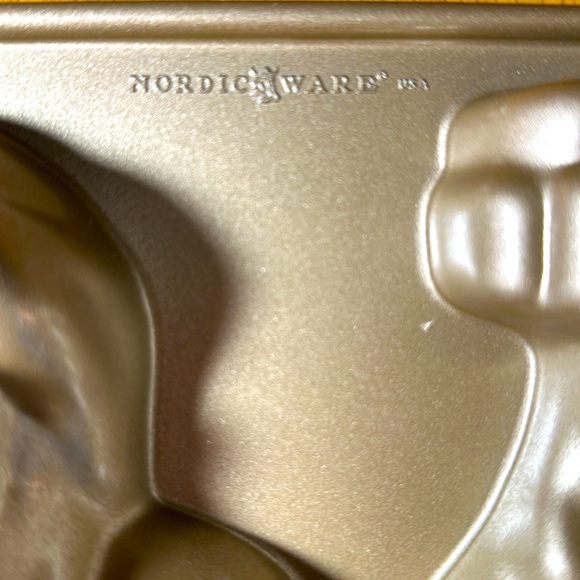 Nordic Ware Vintage Santa Claus Cake Pan 10 Cups 2.4 Liter Christmas Mold 3D - Picture 3 of 4